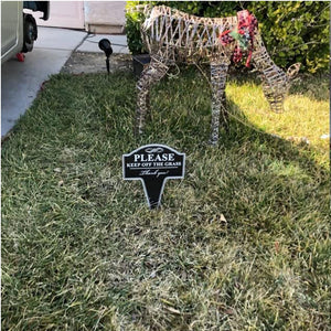 Please keep off the grass, flower and grass signs, warm plugging signs, and tips for caring for flowers and plants